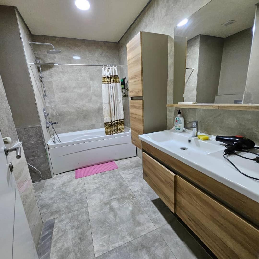 Bishkek Park Residence Bagian luar foto